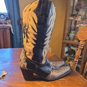 Chic Western Boots in Black and Tan